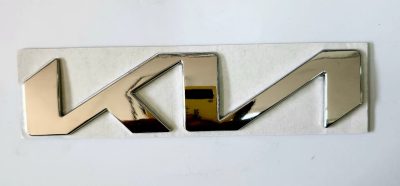 LOGO METÁLICO ADHESIVO KIA 16.5X4CM